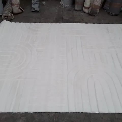 QUALITY DESIGNER AREA RUG - APPROXIMATELY 295CM X 200CM - WHITE 