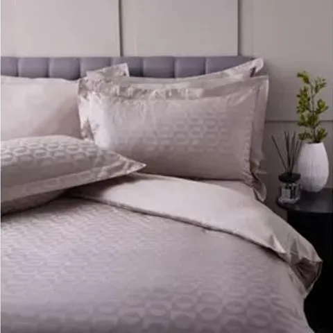 K BY KELLY HOPPEN JACQUARD DUVET SET