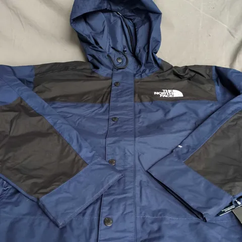 THE NORTH FACE COLOUR-BLOCK SHELL JACKET – NAVY/BLACK - SIZE XL
