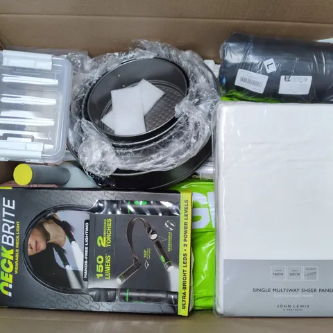 BOX OF APPROXIMATELY 15 ASSORTED HOUSEHOLD ITEMS TO INCLUDE BEDDING , PAN SETS , LUNCH BOXES , ETC