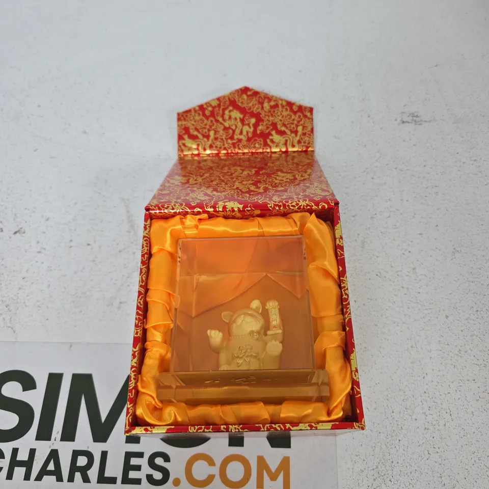 GOLD MANEKI-NEKO FORTUNE CAT WITH DISPLAY CASE