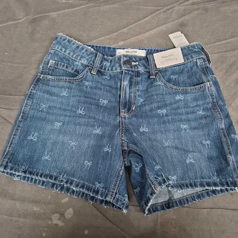 HOLLISTER LOW-RISE BAGGY DENIM SHORTS IN BLUE - W27