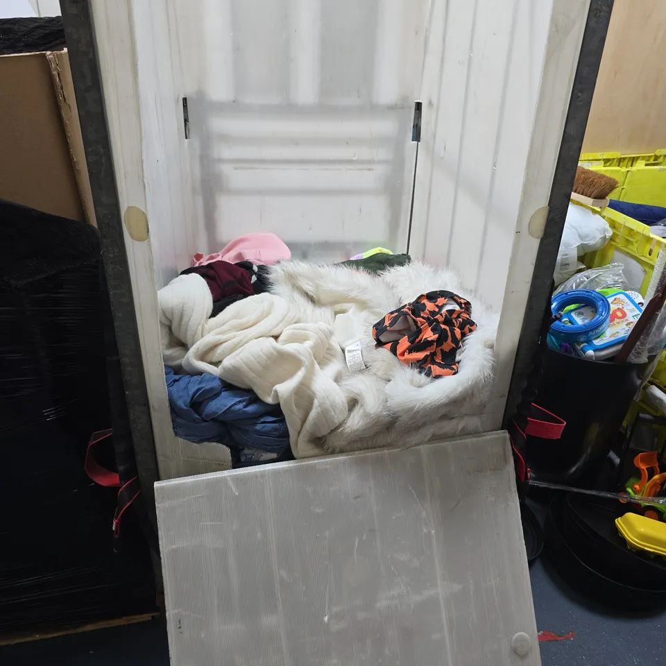 LARGE QUANTITY OF ASSORTED CLOTHING ITEMS TO INCLUDE NIKE, GOING WILD AND M&S