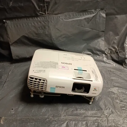 EPSON PROJECTOR WITH MOUNTING ARMS 