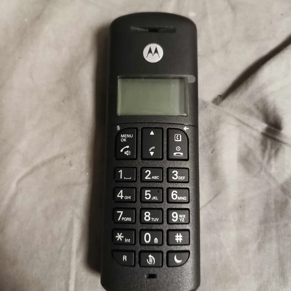 MOTOROLA E211 DIGITAL CORDLESS TELEPHONE WITH ANSWERING MACHINE – BOXED