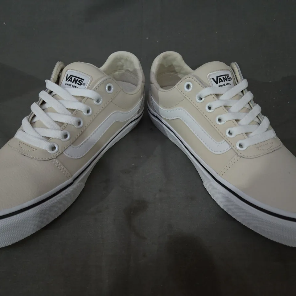 BOXED PAIR OF VANS WARD DELUXE SHOES IN BEIGE UK SIZE 5