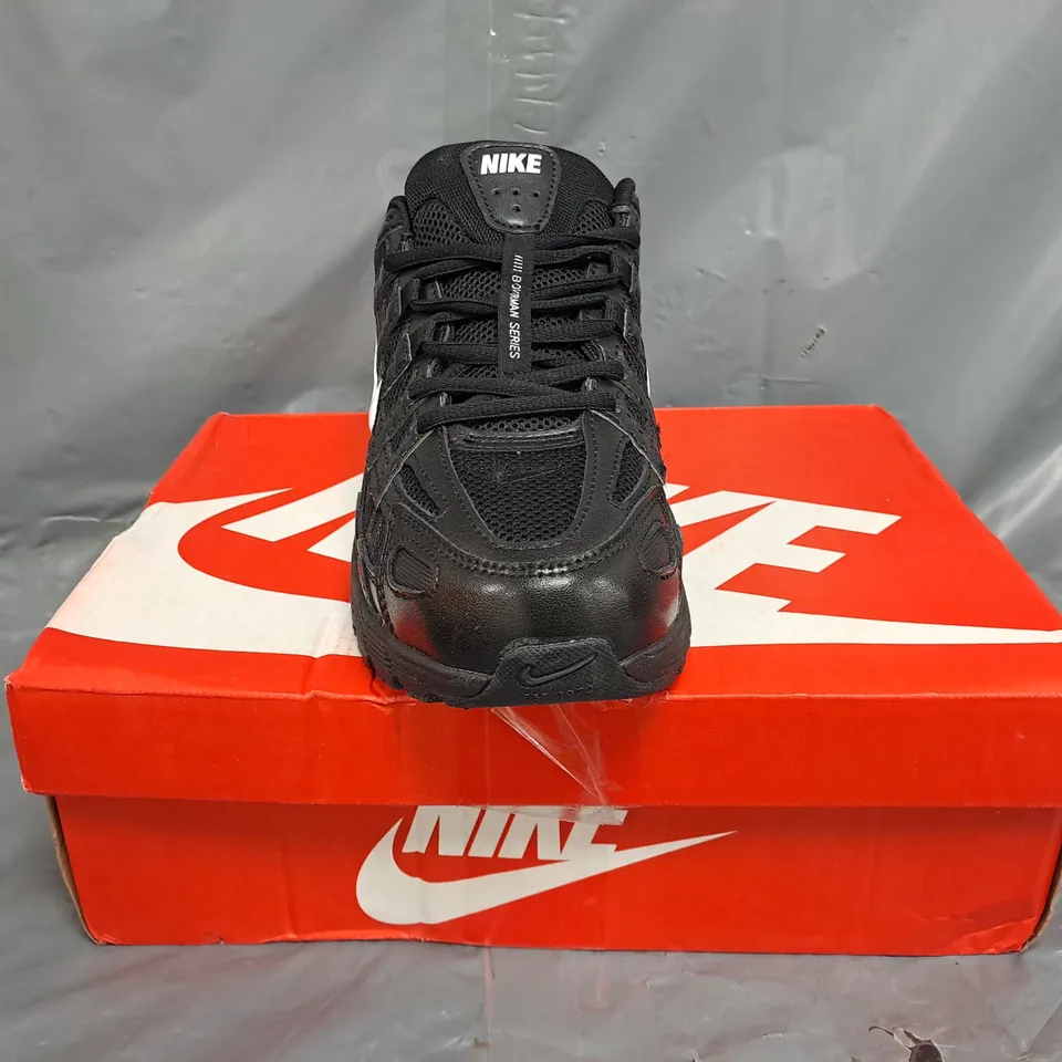 BOXED PAIR OF NIKE P-6000 TRAINERS IN BLACK SIZE UK 7.5
