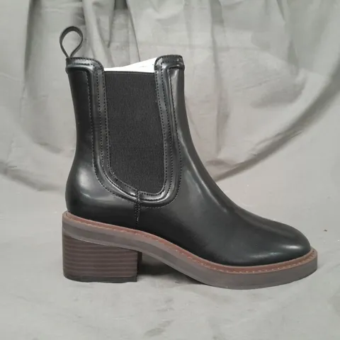 BOXED PAIR OF V BY VERY CHELSEA BOOTS IN BLACK UK SIZE 4