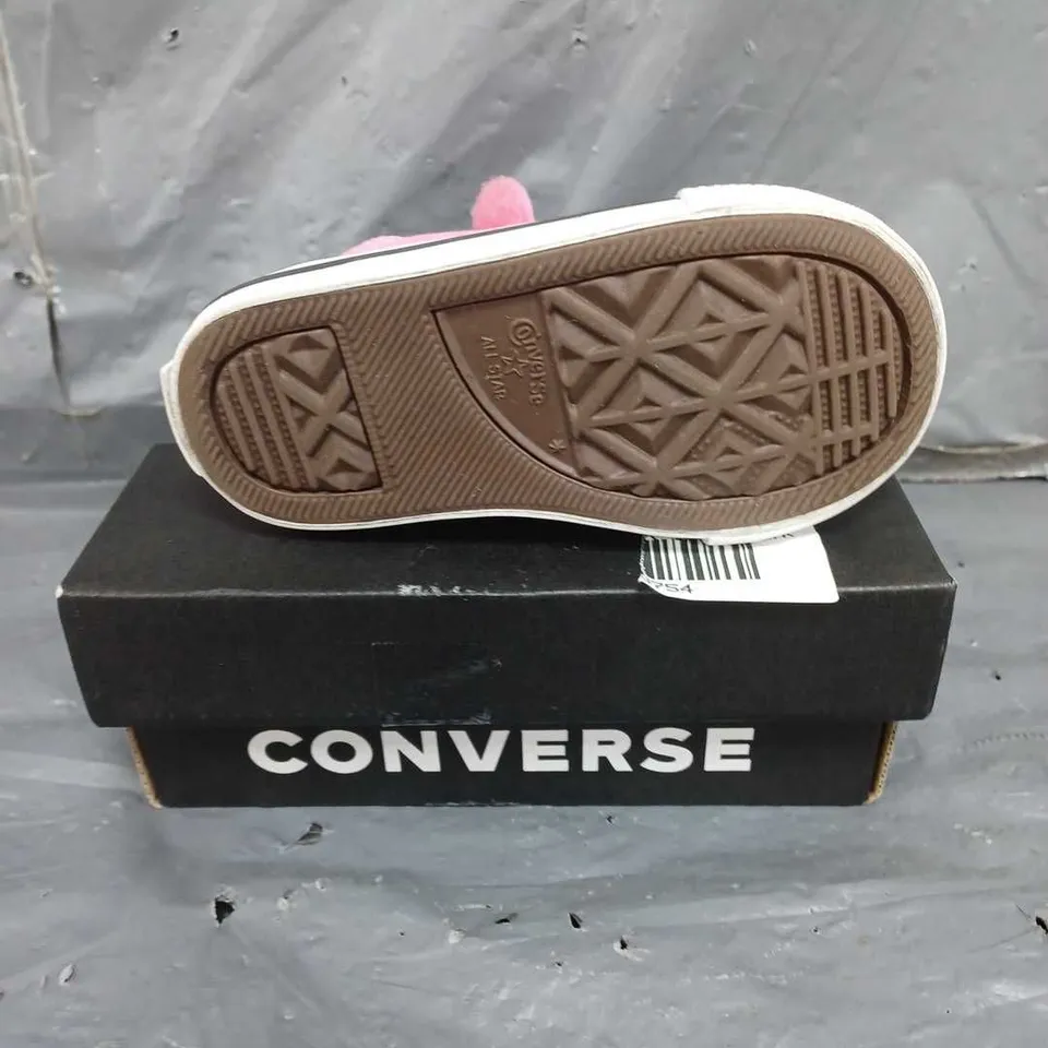 BOXED VELCRO CONVERSE IN PINK/WHITE SIZE 6 INFANT