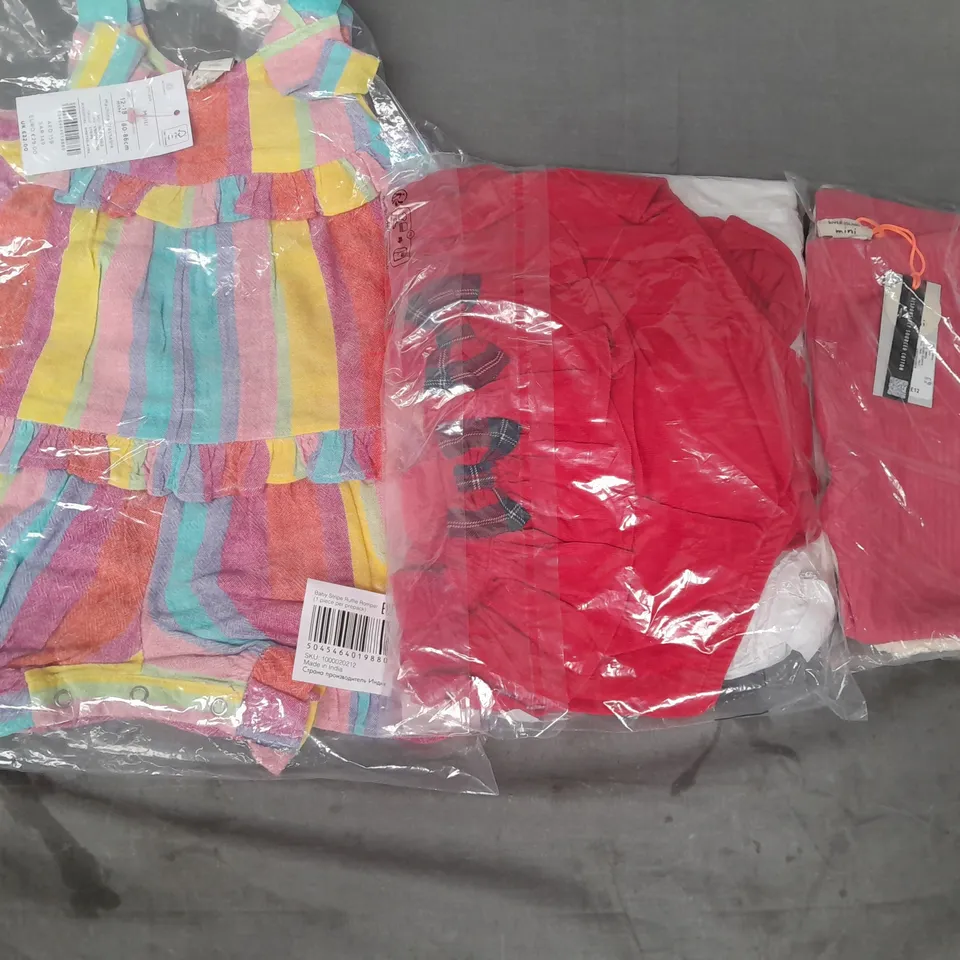BOX OF APPROXIMATELY 15 ASSORTED KIDS CLOTHING ITEMS IN VARIOUS STYLES, SIZES, AND COLOURS FROM 0 - 5 YEARS