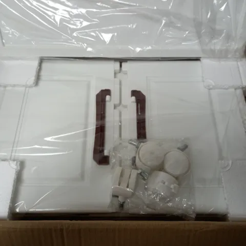 SET OF WHITE STORAGE BOXES 
