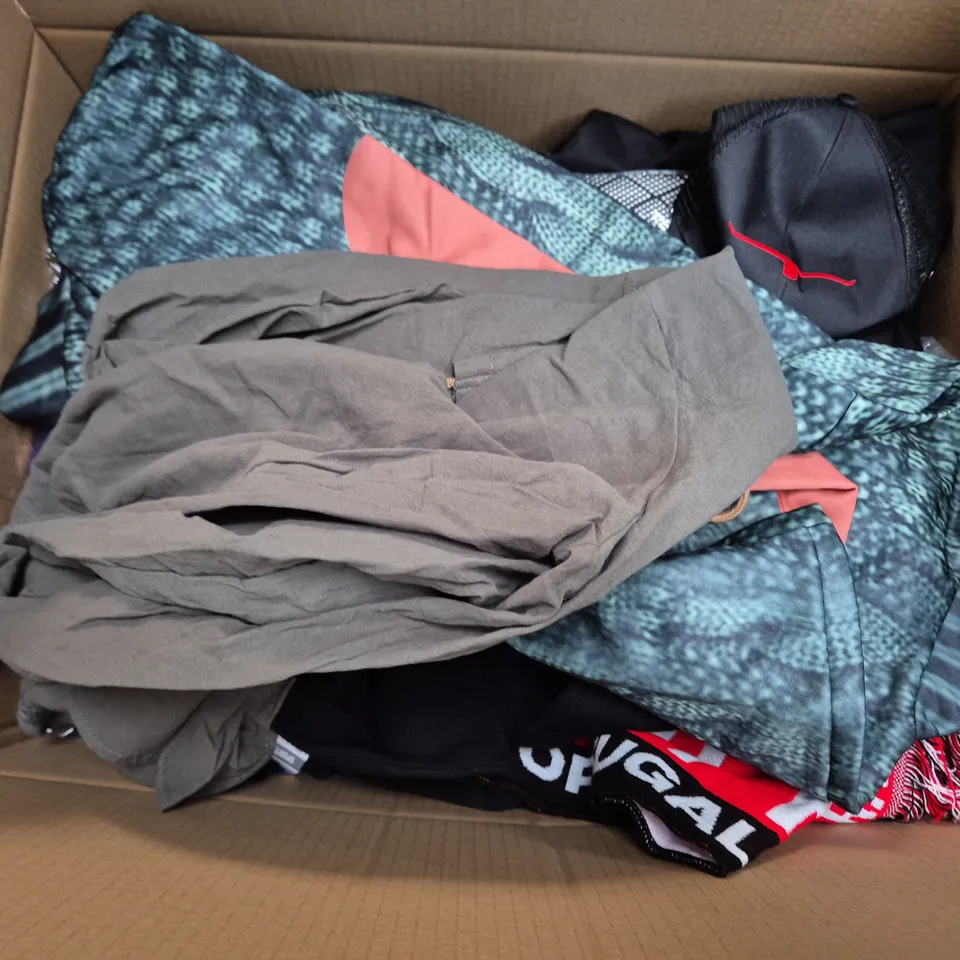 APPROXIMATELY 25 ASSORTED CLOTHING AND FASHION PRODUCTS IN VARIOUS STYLES AND SIZES - COLLECTION ONLY