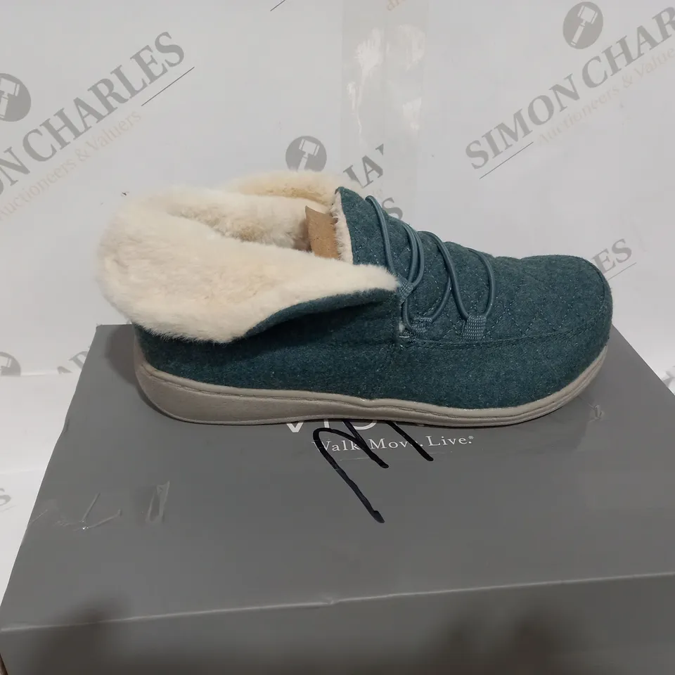 BOXED VIONIC BELEIVE SLIPPERS GREEN - SIZE 4
