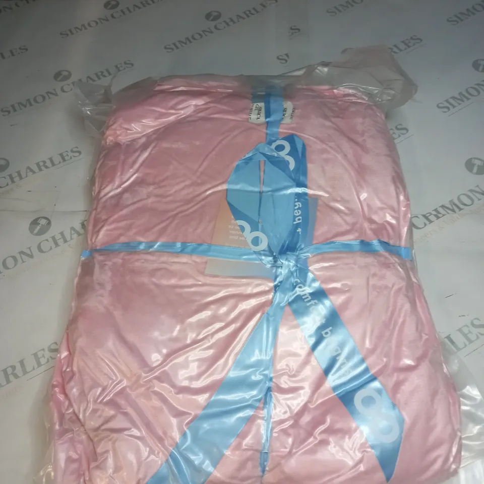 OODIE HOODED BLANKET