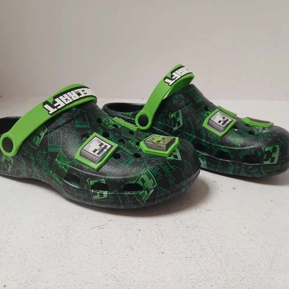 PAIR OF MINECRAFT CLOGS IN GREEN SIZE 5-6
