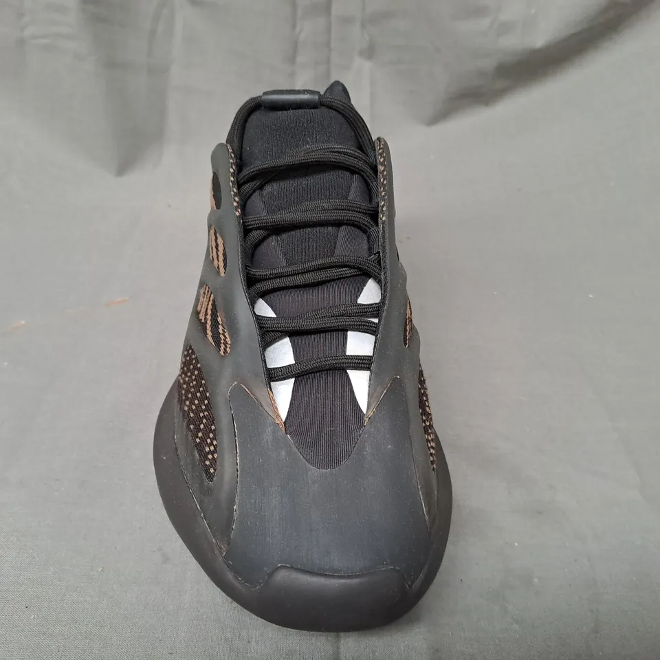 BOXED PAIR OF ADIDAS YEEZY 700 V3 SHOES IN BLACK/TAN UK SIZE 10