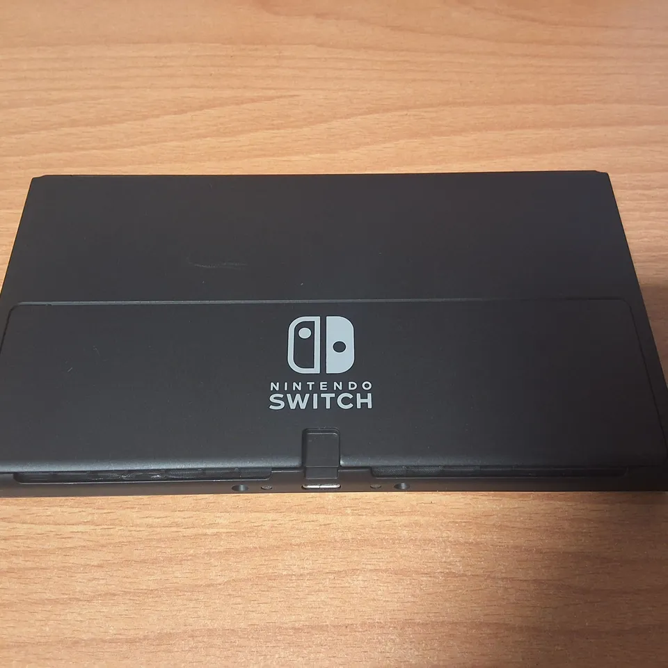 BOXED NINTENDO SWITCH GAMES CONSOLE WITH DOCK AND ACCESSORIES 