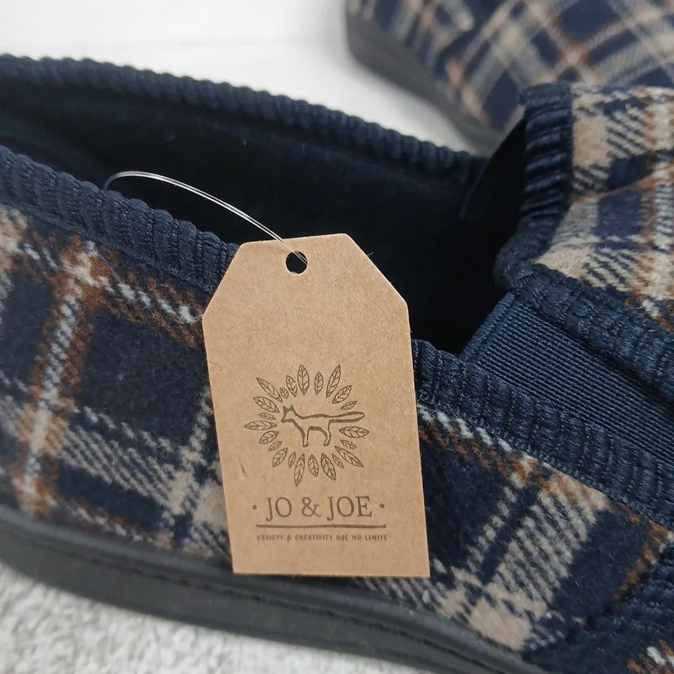 JO & JOE CARL NAVY PLAID SLIP-ON SHOES – UK 8