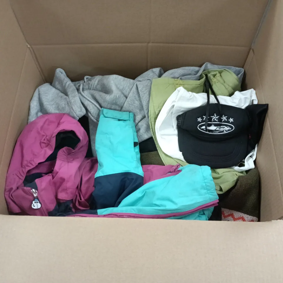 LARGE QUANTITY OF ASSORTED CLOTHING ITEMS TO INCLUDE F&F, NIKE AND ALL SAINTS