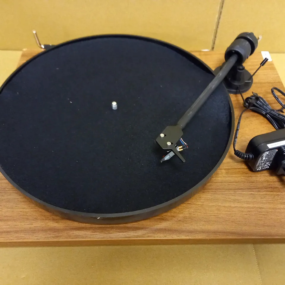 PRO-JECT E1 TURNTABLE