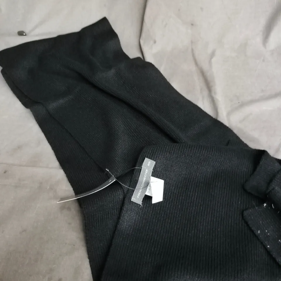 FRENCH CONNECTION SCARF IN BLACK 