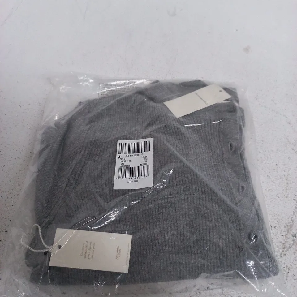 BAGGED ABERCROMBIE AND FITCH CARDIGAN - SIZE M