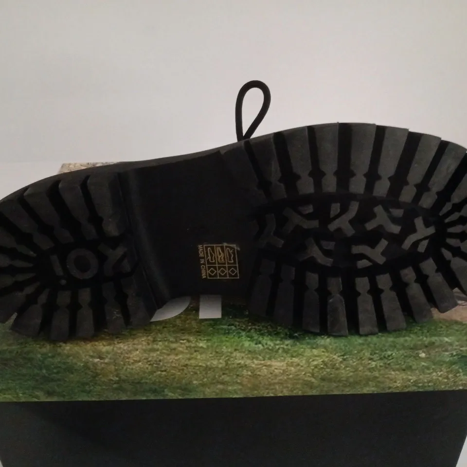 BOXED PAIR OF GEHRMAN METAL CAP CHUNKY SHOES - BLACK, UK SIZE 6