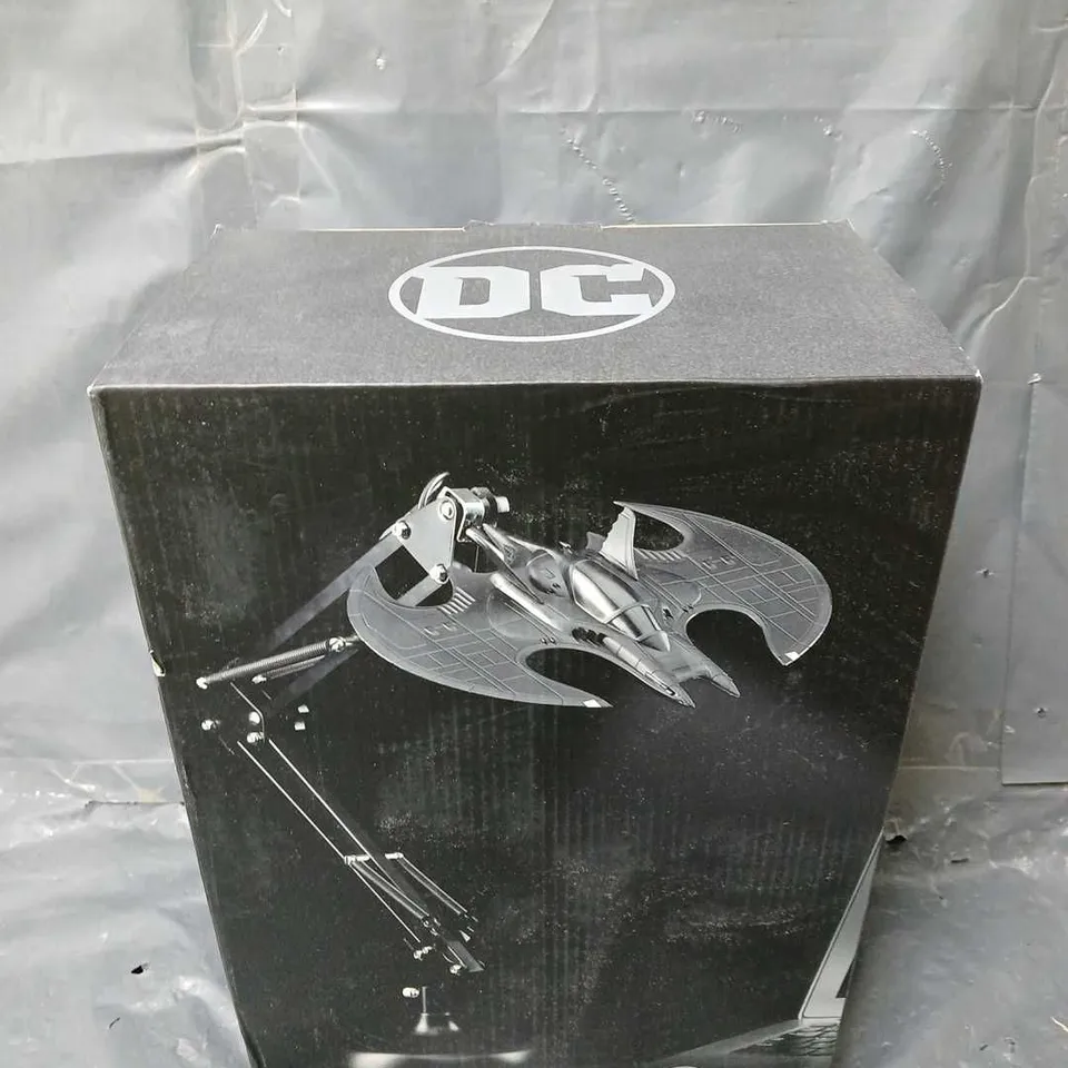 BOXED DC BATWING POSABLE LAMP