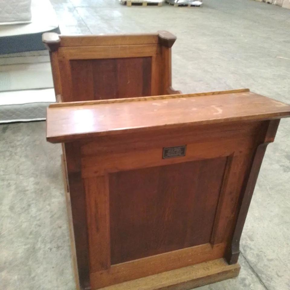 VINTAGE CLERGY CHAIR PEW BENCH WITH TEXT STAND AND PRAYER SPACE