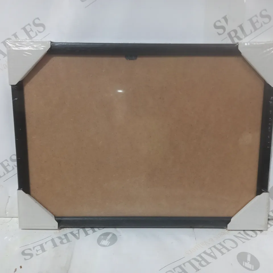 BOX OF APPROXIMATELY 25 ASSORTED UNBRANDED PHOTO/PICTURE FRAMES