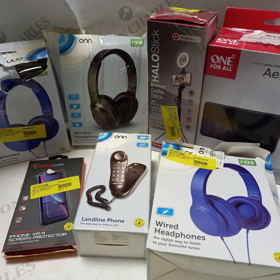LOT OF APPROX 7 ASSORTED ELECTRICAL ITEMS TO INCLUDE WIRED HEADPHONES, LANDLINE PHONE, HALOSTICK , ETC