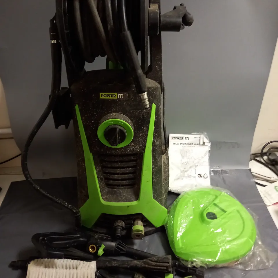 BOXED POWER IT! ELECTRIC 2200W PRESURE WASHER IN BLACK/GREEN