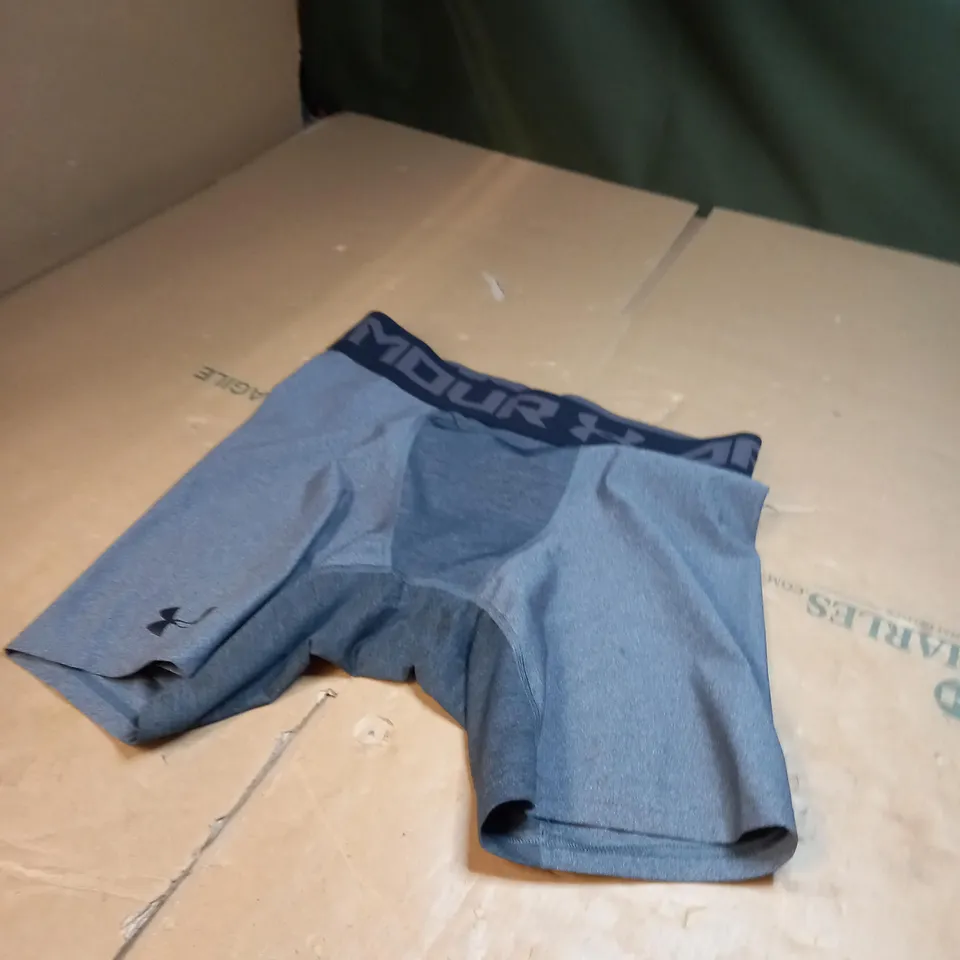 GREY UNDER ARMOUR GYM COMPRESSION SHORTS 