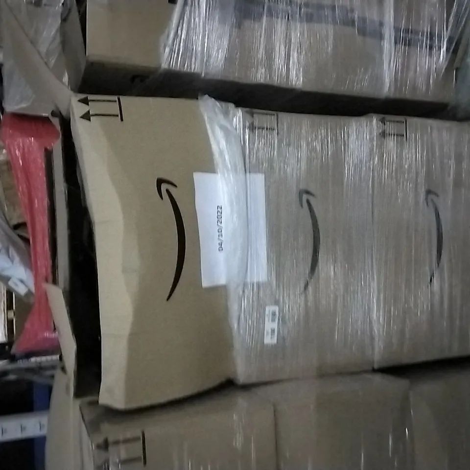 PALLET OF ASSORTED ITEMS INCLUDING TURTLE BEACH CHAT COMMUNICATOR, CHINESE TAKEAWAY PRAWN CRACKERS, DPROFY GAMING MOUSE PAD, GINGER CATS 2022 CALENDER, 5PCS PLASTIC CUPS, PARTY SET