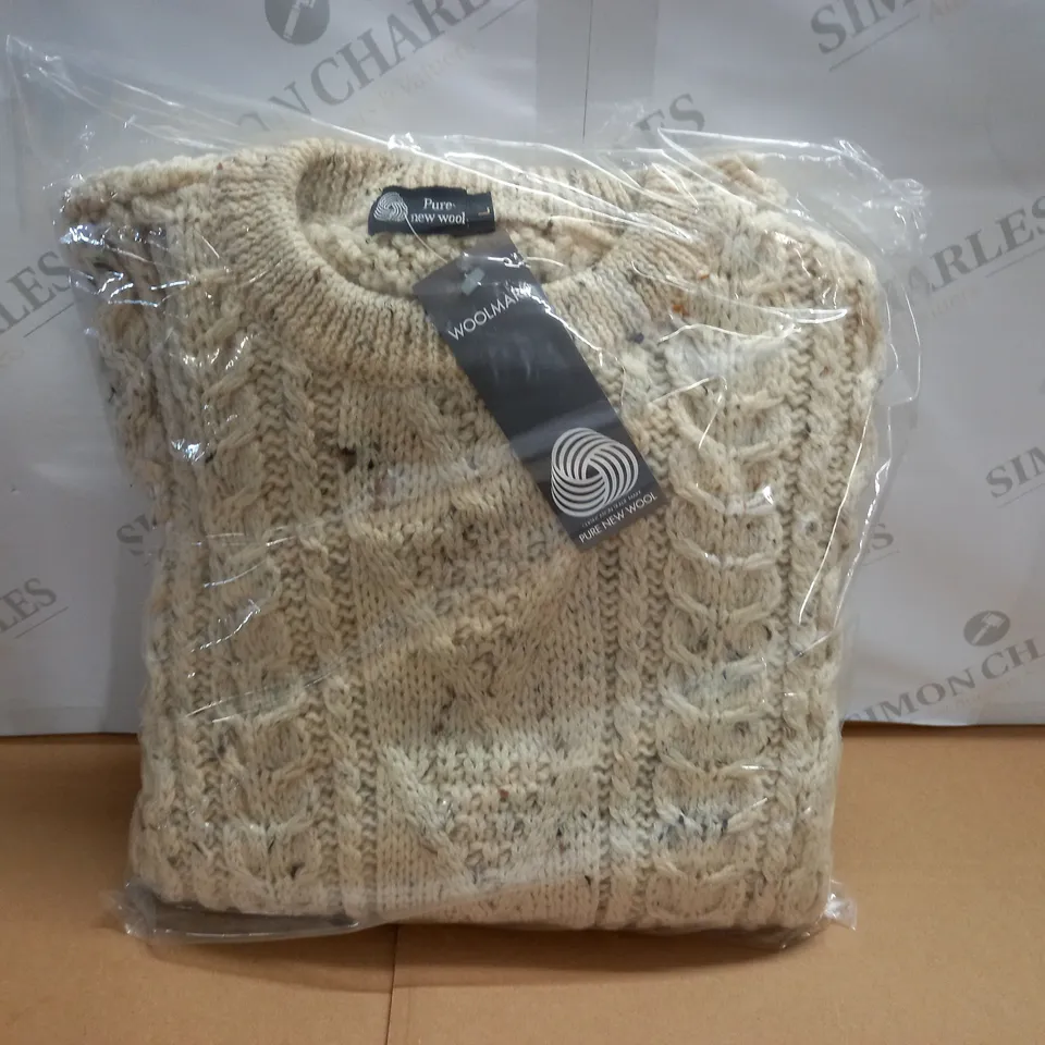 LOT OF 10 AS NEW PURE NEW WOOL KNITTED CREW JUMPERS IN ECRU - ALL L