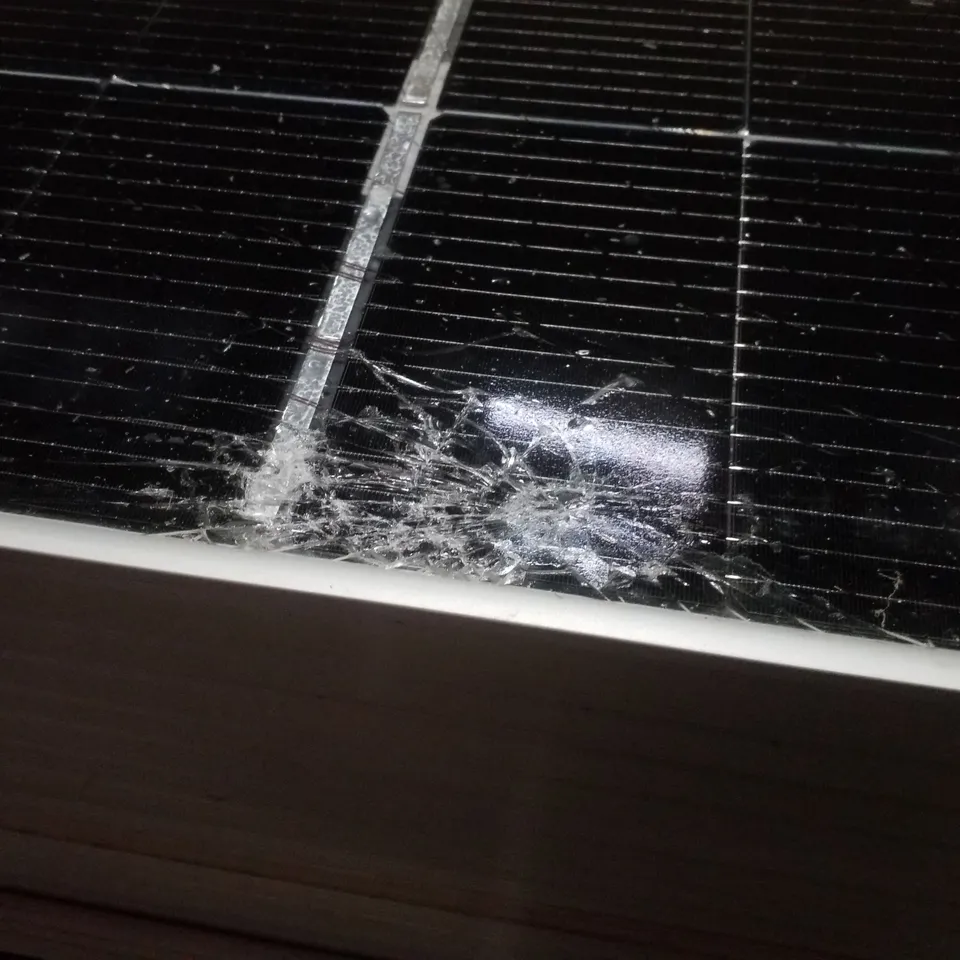 PALLET CONTAINING APPROXIMATELY 29 SOLAR PANELS