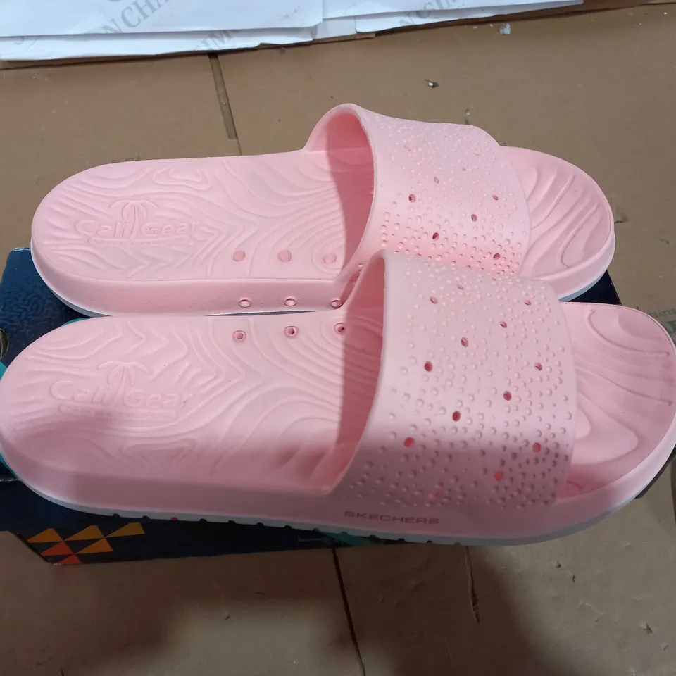BOXED SKECHERS EVA MOLDED SLIDES, LIGHT PINK, UK SIZE 6