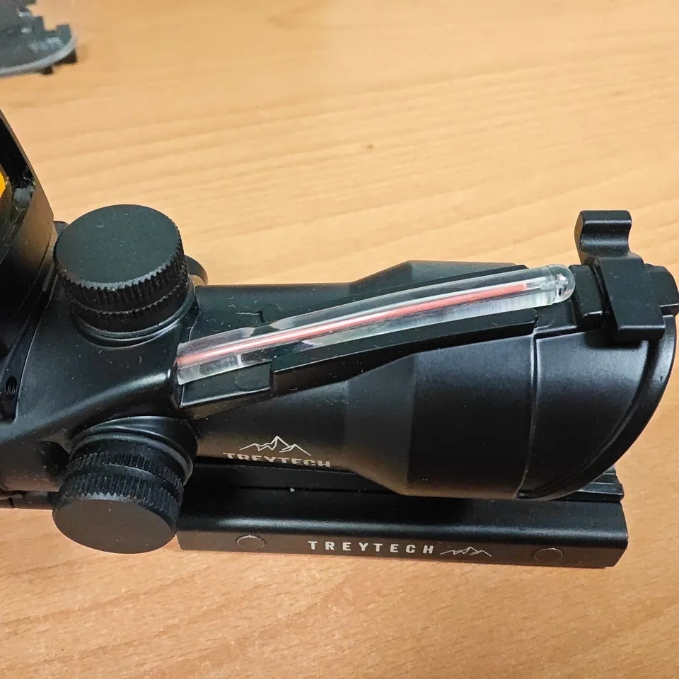 TREYTECH 4X32 SCOPE WITH FIBER OPTIC SIGHT – MOUNT & CASE