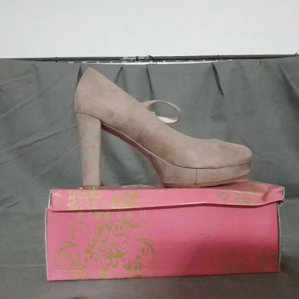 APPROXIMATELY 10 BOXED PAIR OF CLARA'S HEELED STRAP SHOES IN VARIOUS SIZES TO INCLUDE SIZE 40EU 
