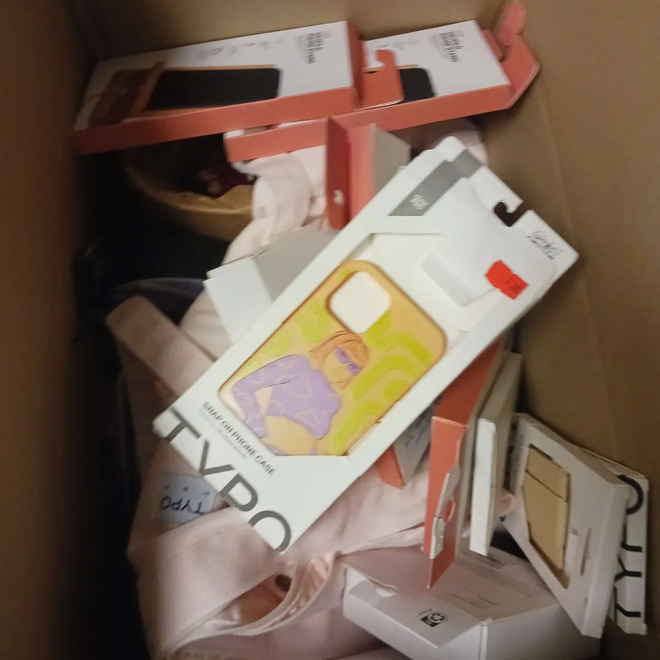MEDIUM BOX OF APPROXIMATELY 20 ASSORTED HOUSEHOLD ITEMS TO INCLUDE PHONE CASES, CHRISTMAS CARDS AND PHONE STAND