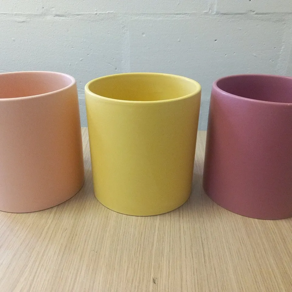 APPROXIMATELY 16 BRAND NEW AVORIUM IMAGINATION PLANT POTS IN ASSORTED COLOURS