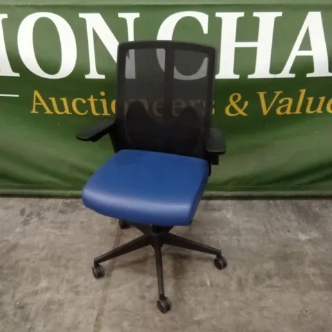 FAUX LEATHER & MESH BACK OFFICE CHAIR - BLACK/BLUE