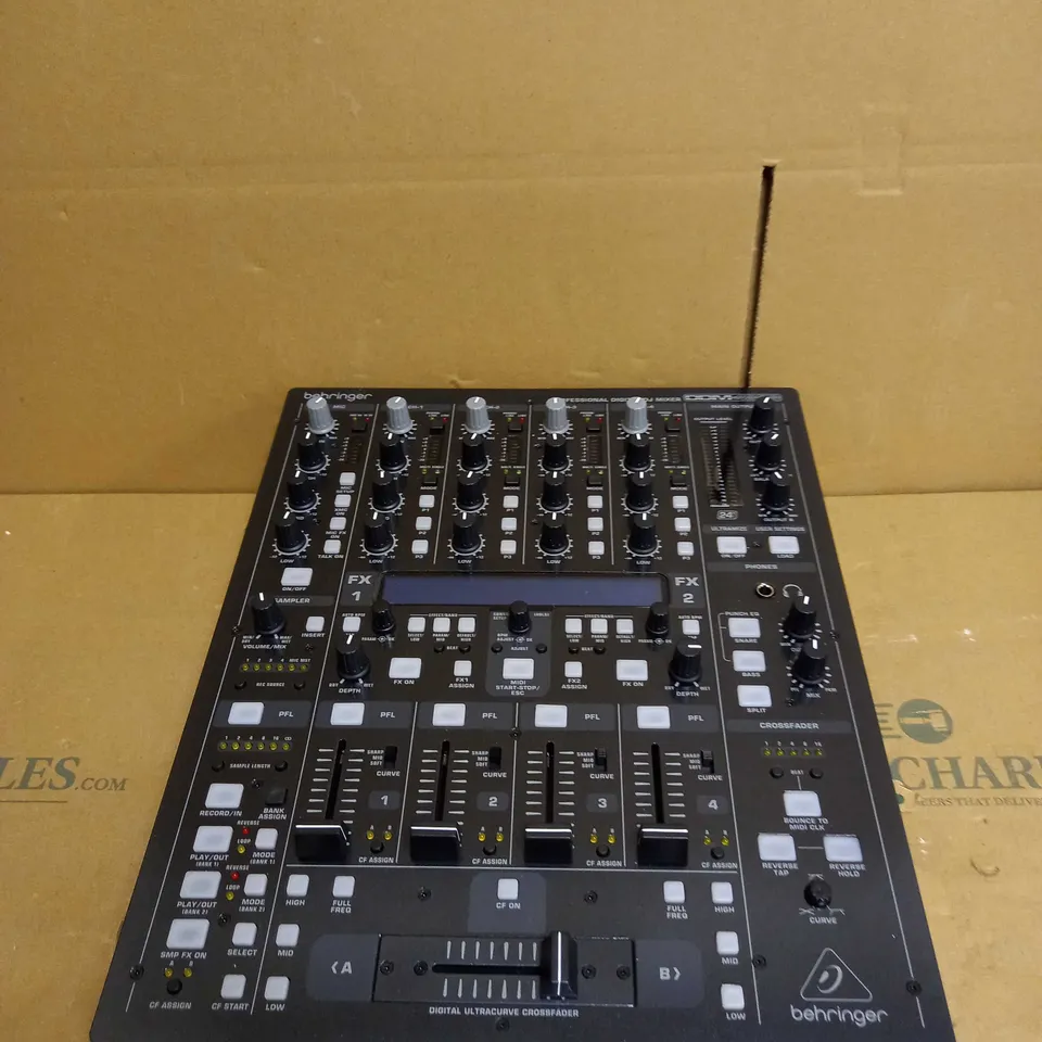 BEHRINGER DIGITAL PRO MIXER DDM4000
