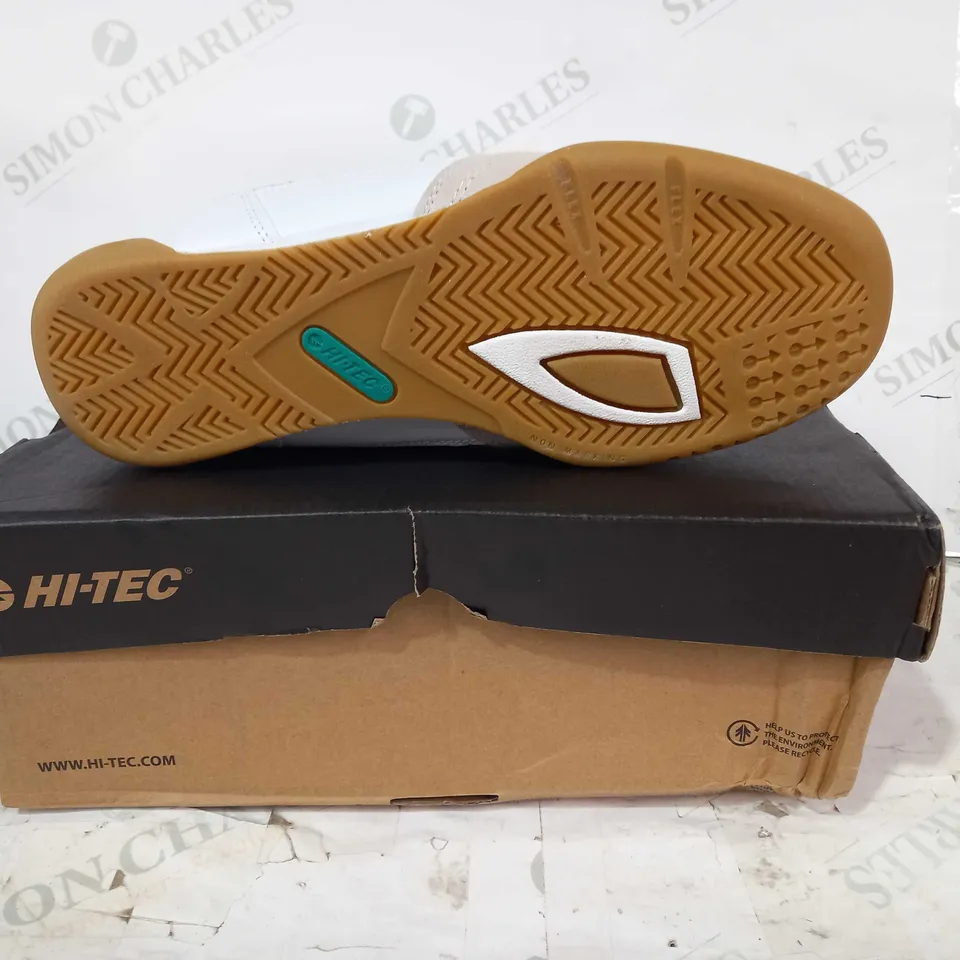 BOXED PAIR OF HI-TEC SQUASH CLASSIC SHOES IN WHITE/GREEN UK SIZE 10