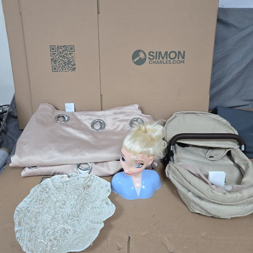 BOX OF APPROXIMATELY 10 HOUSEHOLD ITEMS TO INCLUDE CURTAINS, DECORATIVE PLATE AND AN ELSA HEAD TOY