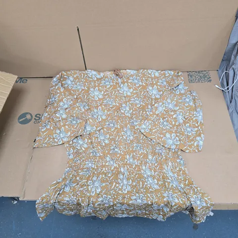 LARGE QUANTITY OF TAMSY WOMEN'S FLORAL PRINT DRAPE TOPS IN VARIOUS SIZES  – COLLECTION ONLY 