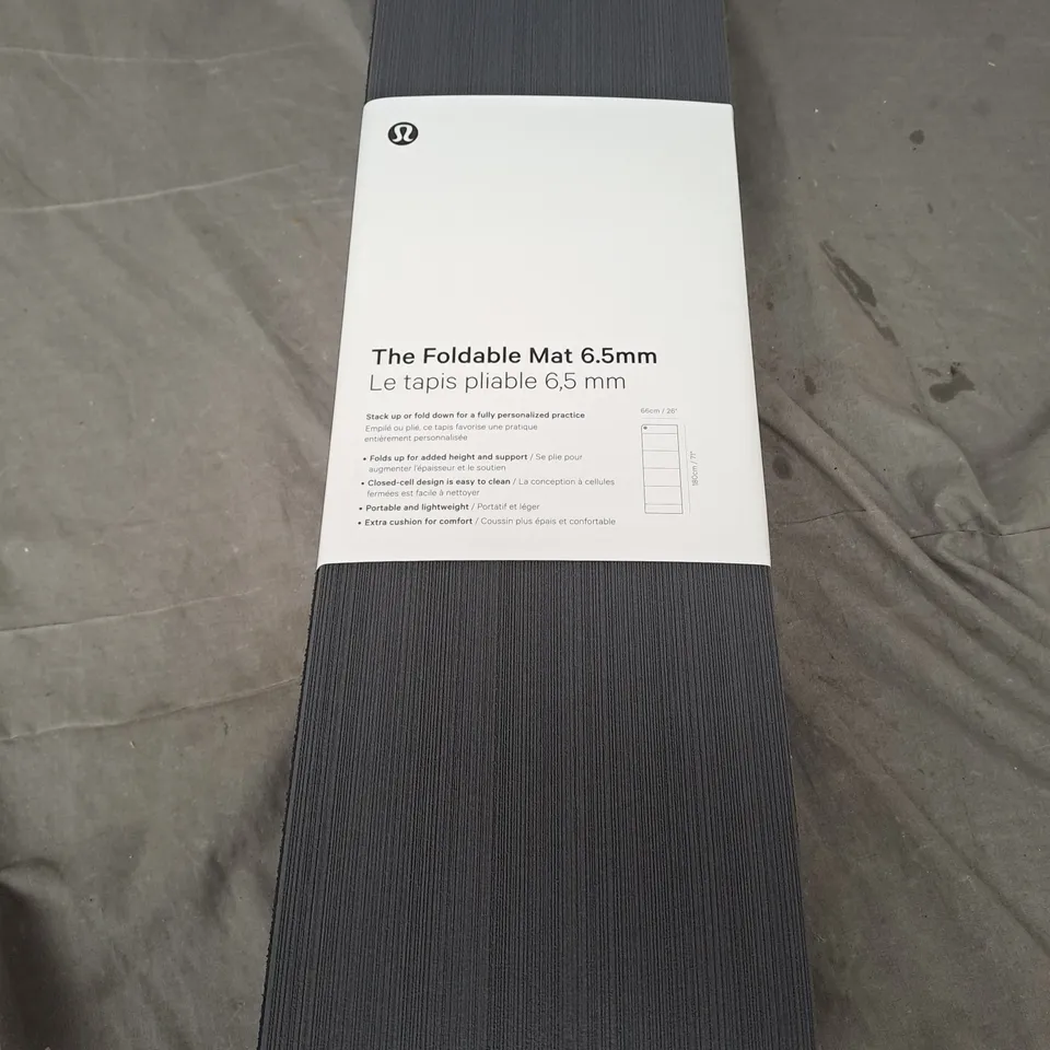 LULULEMON THE FOLDABLE MAT IN CHARCOAL 