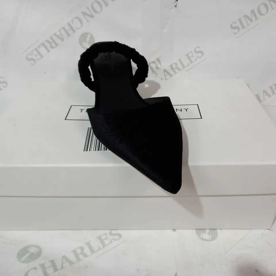 BOXED PAIR OF THE WHITE COMPANY SLINGBACK HEELED MULES IN BLACK EU SIZE 37