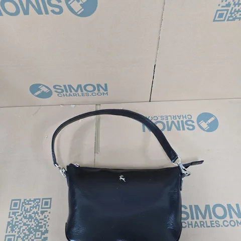 ASHWOOD LEATHER  BLACK LEATHER HANDBAG WITH SHOULDER STRAP 