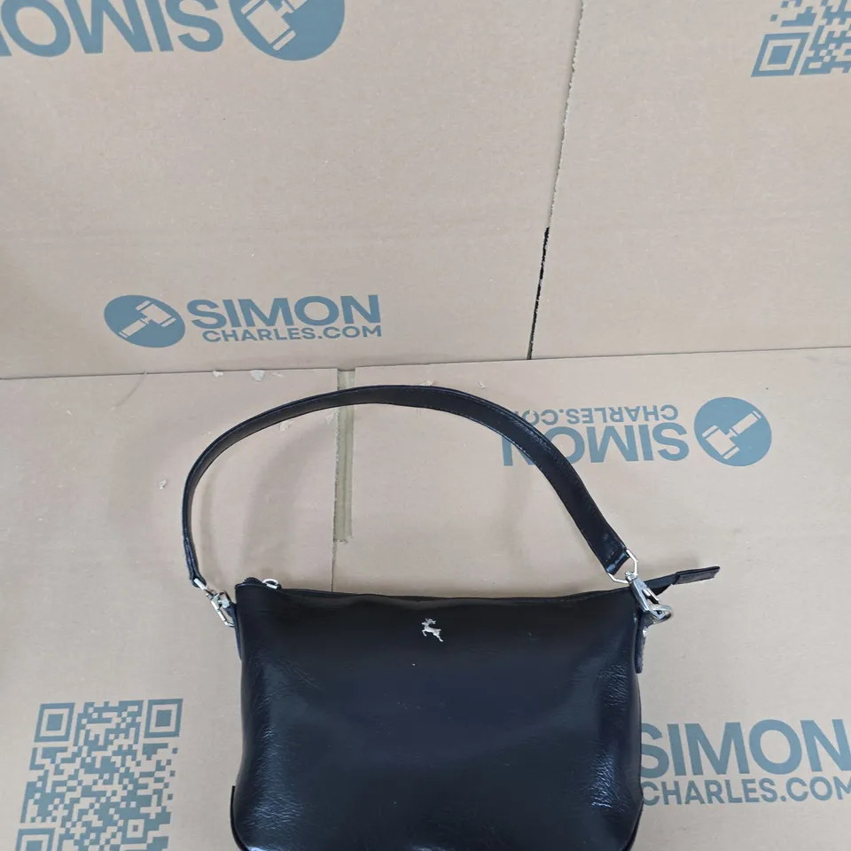 ASHWOOD LEATHER  BLACK LEATHER HANDBAG WITH SHOULDER STRAP 